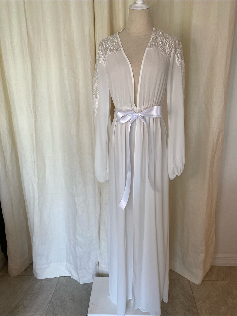 Le Rose Stories Luna Lace Back Maxi Robe NWT